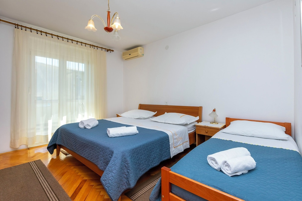 Apartments Zdravko