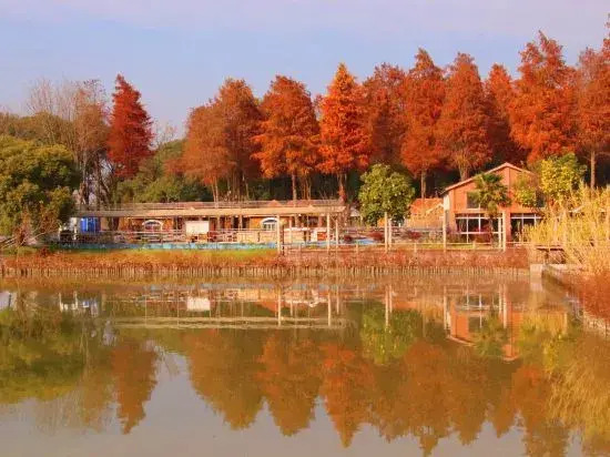 Daqian Swanlake Manor