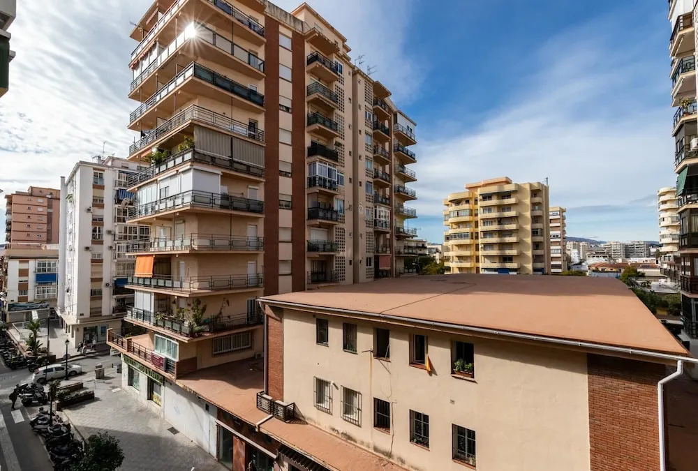 Fuengirola Centre - Modern 2BR Apartment -one Step to Everything