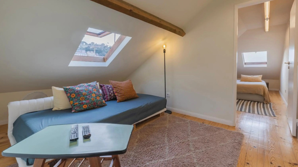 Trendy, Vintage with Castle View Apartment 44 by Lisbonne Collection
