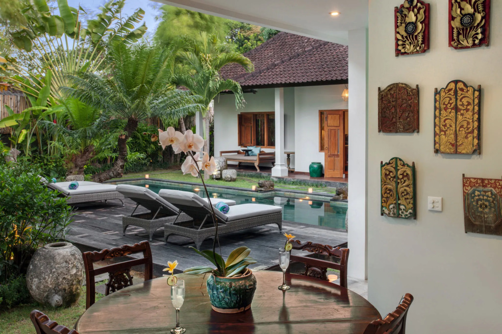 Room & Vespa 3 - Relaxing Stay Center Seminyak