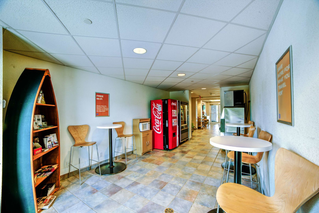 Motel 6-Huntsville, ON