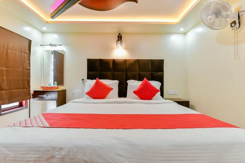 OYO 23063 Luxury Meghavarsham 5BHK