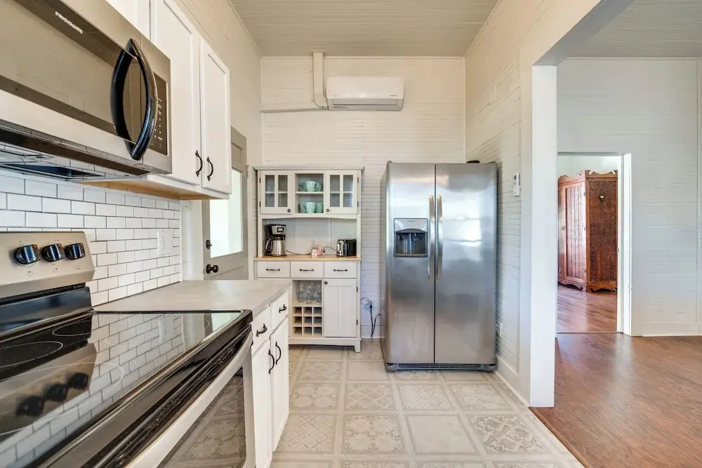 Charming 100-year-old Home < 1 Mi to Downtown