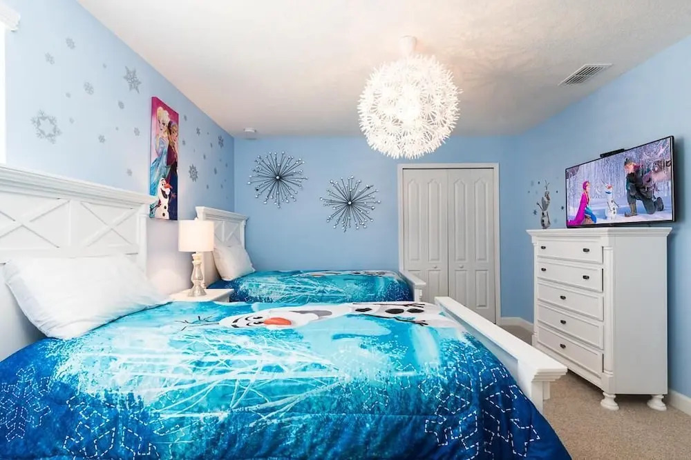 Serenade Champions Gate 8 Bedroom Home with Private Pool