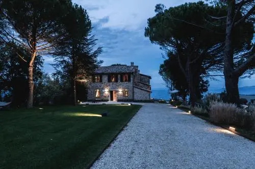 Todi - Villa Di Lusso Con Piscina A Sfioro E Vista A 360°