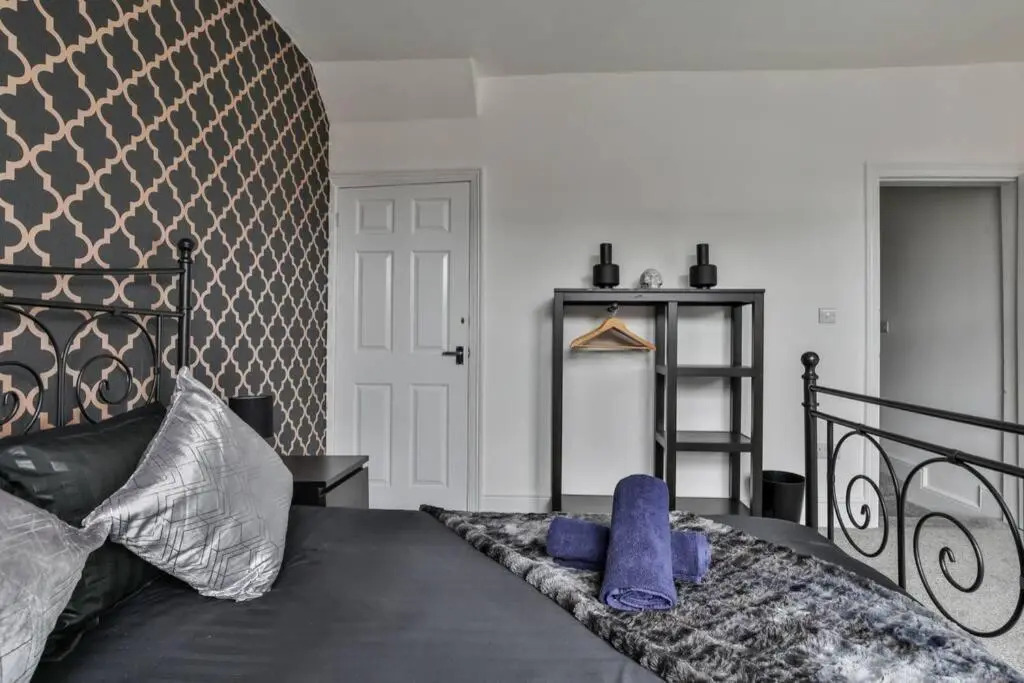 Refurbished Plush Property Great Transport Links