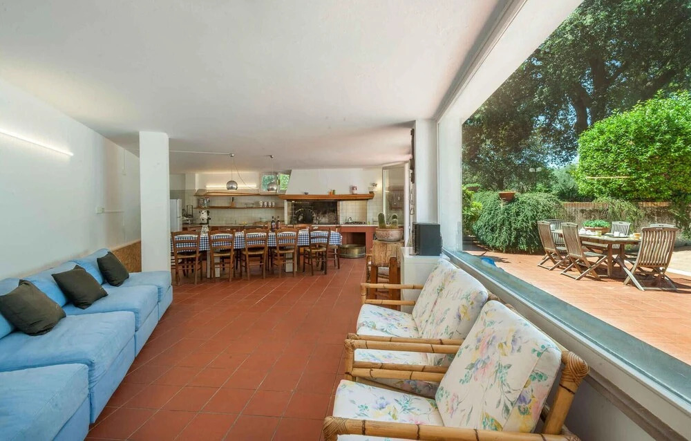6 Bedroom Nice Home In Rimini