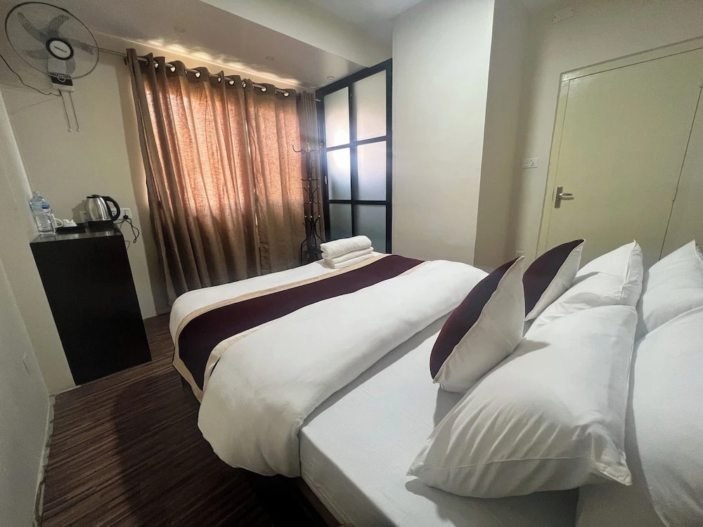 Hotel Down To Earth