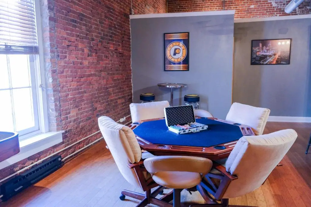 Georgia Street 4 Bedroom Condo Downtown!!