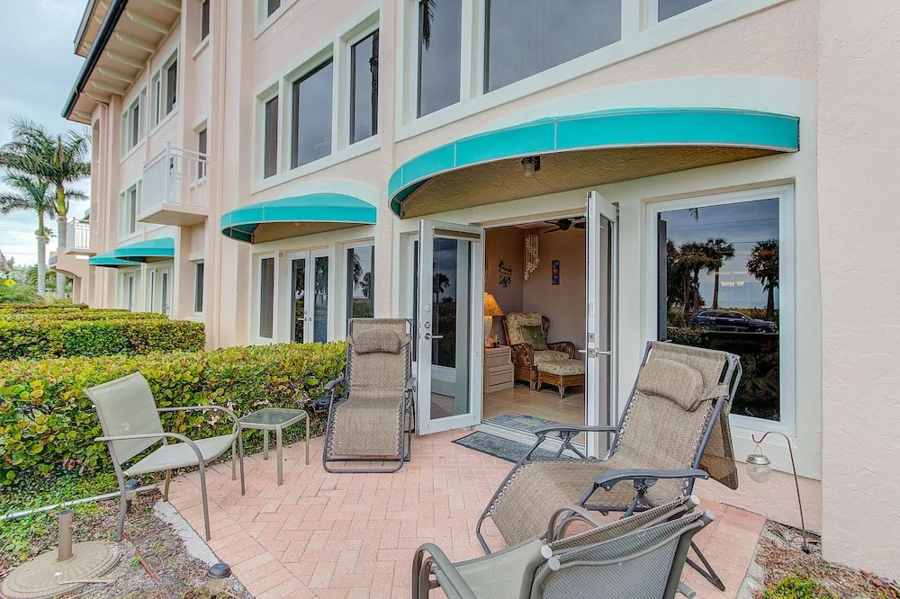 Sunset Royale 100 2 Bedrooms 2 Bathrooms Apts