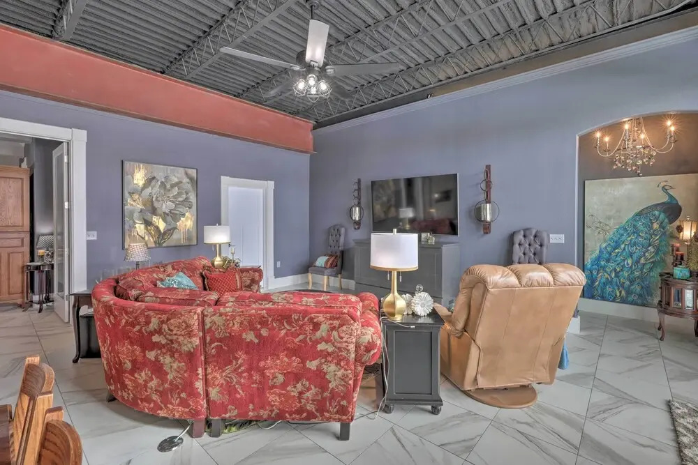 Regal River Retreat in the Heart of Yankton!
