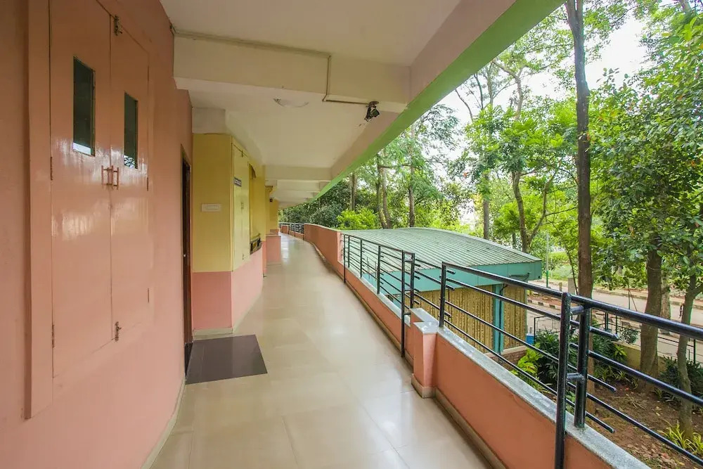 Hotel Comforts Suites