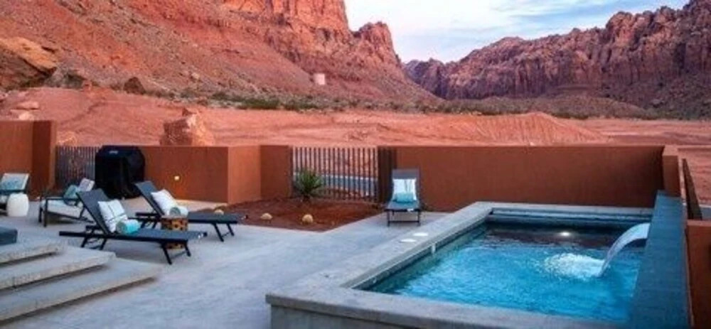 Luxury Service 3 Kings and Bunks - Sleeps 12 - Daily Housekeeping home