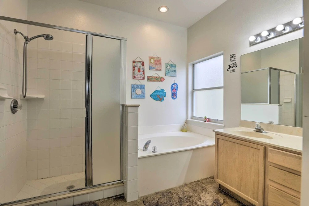 Orlando Area House Near Disney w/ Pool Deck!