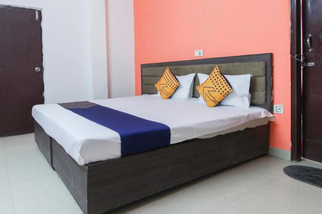 Goroomgo Viren Pacific Agra