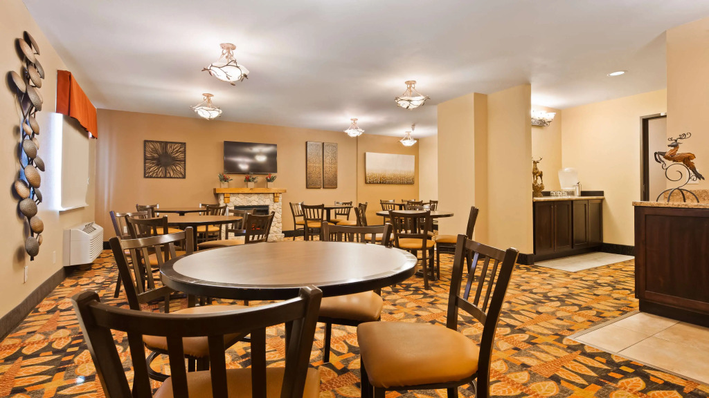 Best Western Plus Deer Park Hotel and Suites