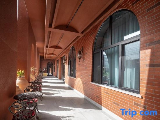 Yining Floating Life Homestay (Yining Airport & Railway Station Branch)