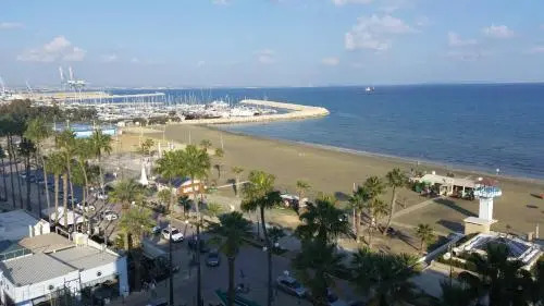 Les Palmiers Sunorama Beach Apartments