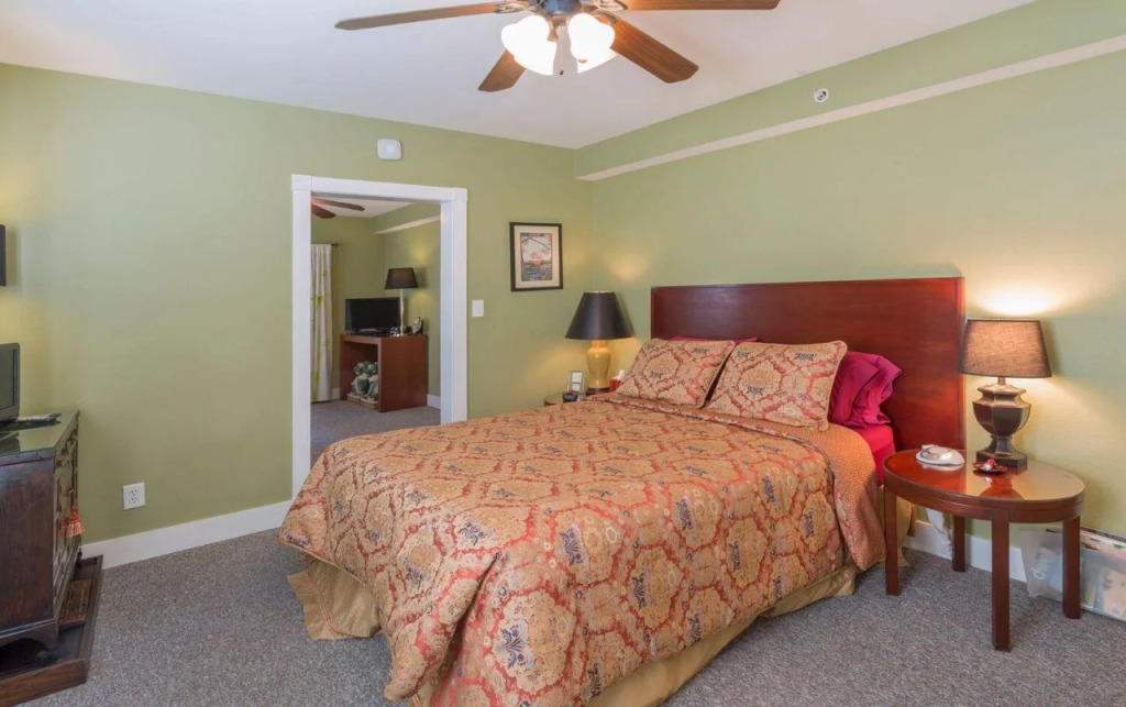 Meranova Guest Inn