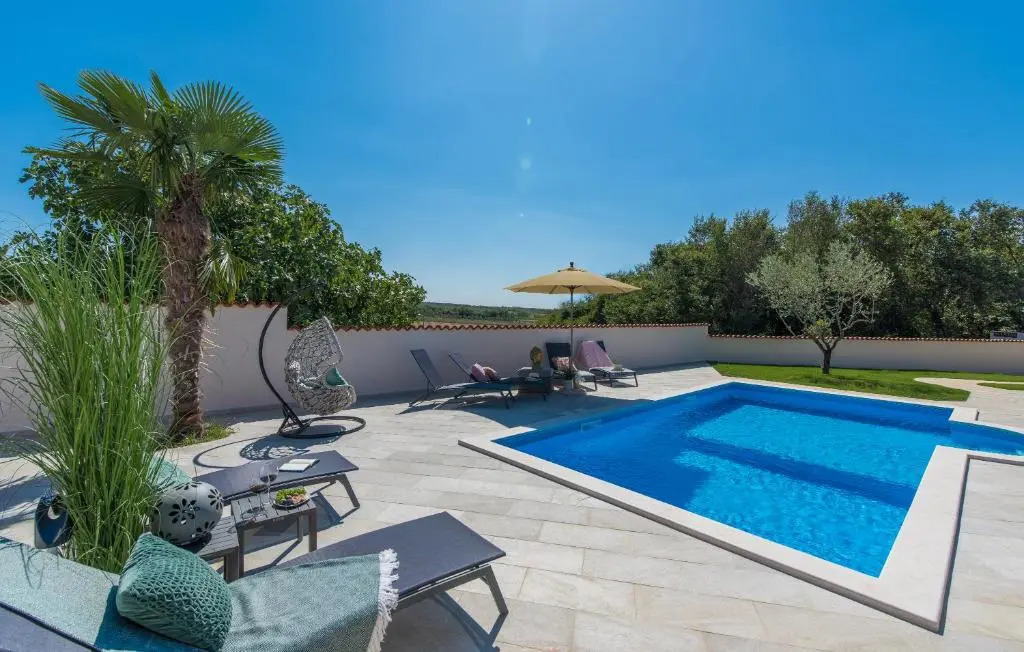BIG Promotion, Villa Serenitas