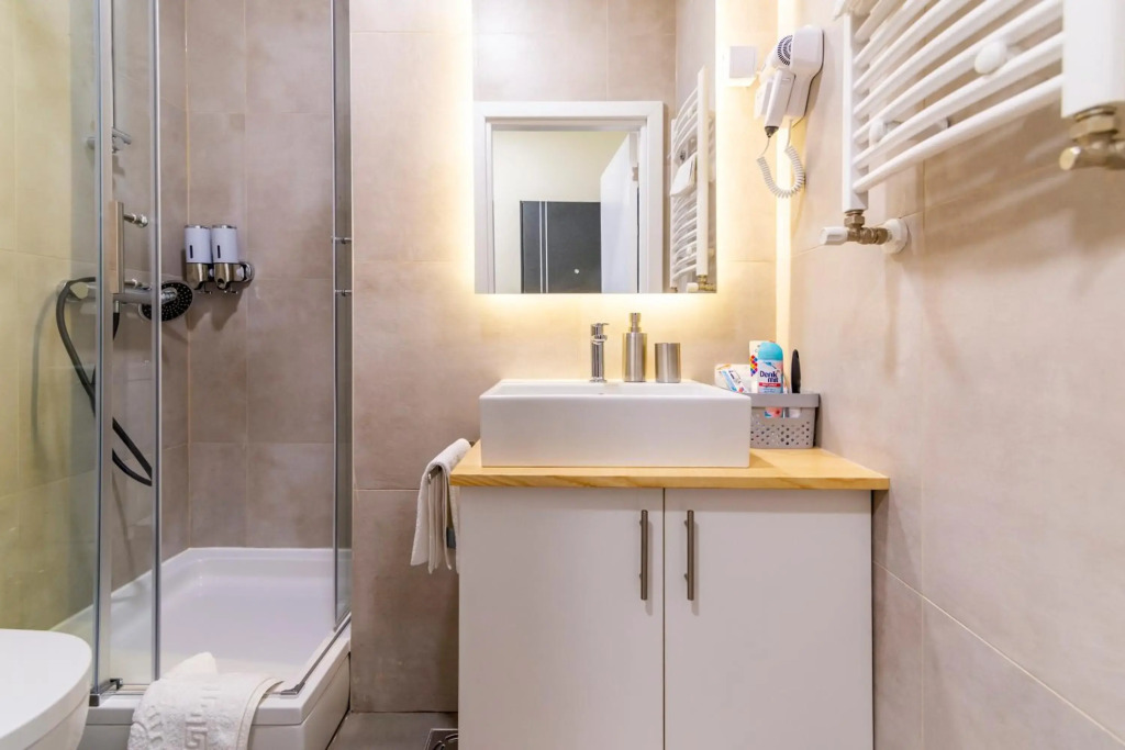 Jevrejska-Central Studio with Free Parking