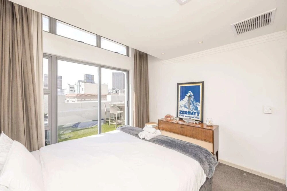 Central and Spacious 1 Bedroom Flat With Swimming Pool