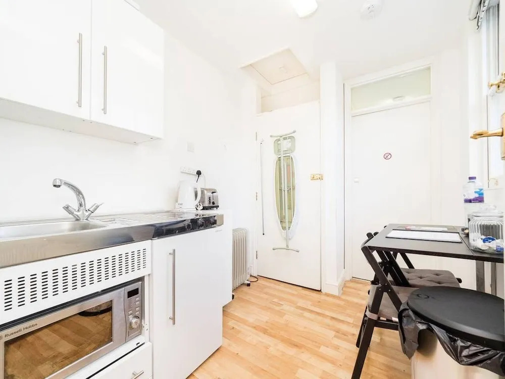 Top Floor Compact Apartment Notting Hill
