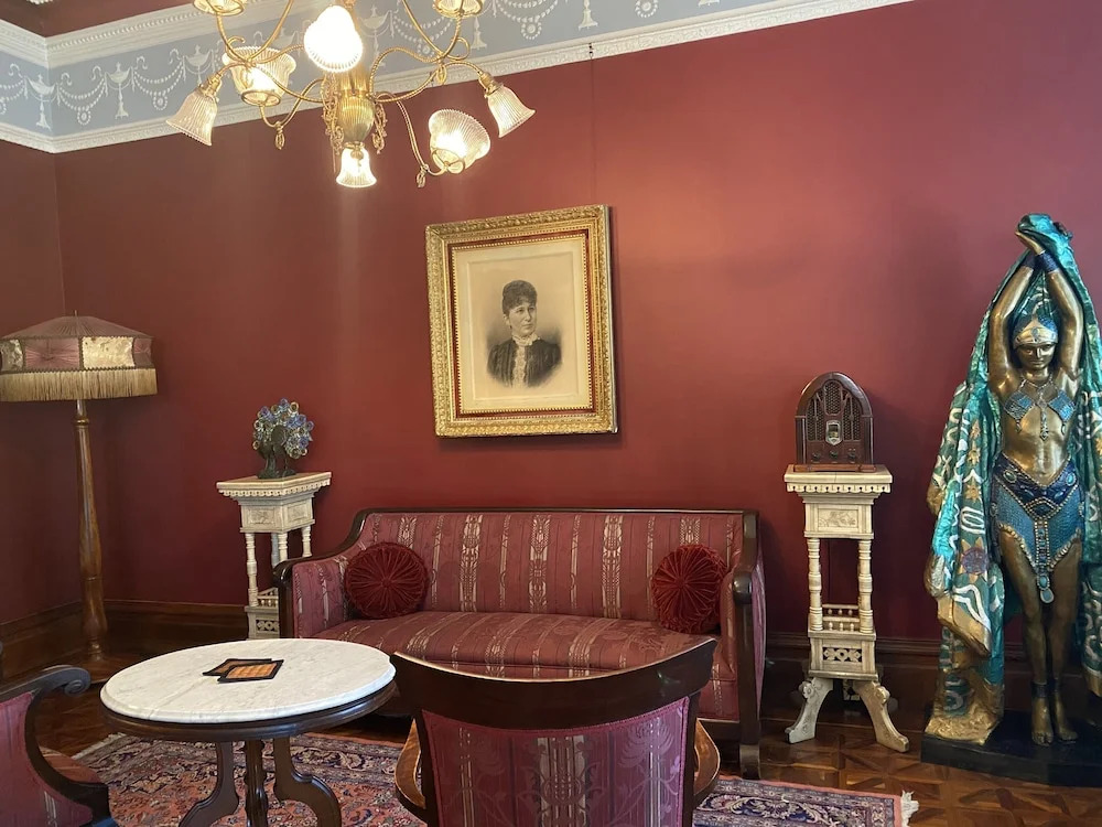 Chateau Tivoli B&B