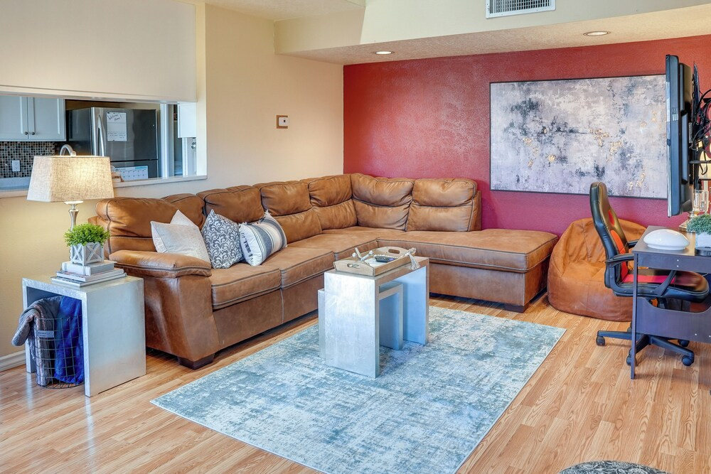 1 Mi to Unm: Convenient Albuquerque Townhome!
