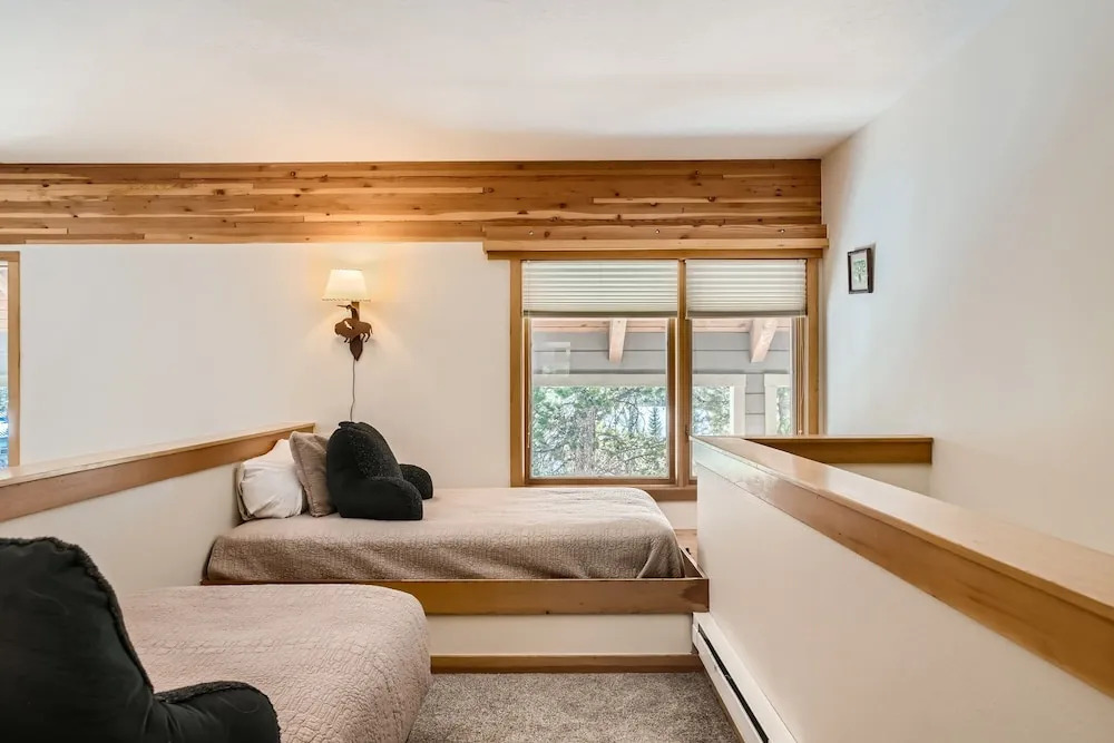 2084 The Pines 3 Bedroom Condo by RedAwning