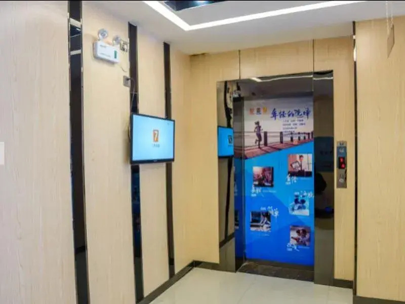 7 Days Premium Xinhua Train Station Square Branch