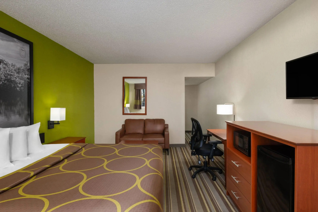 Super 8 by Wyndham Lake City