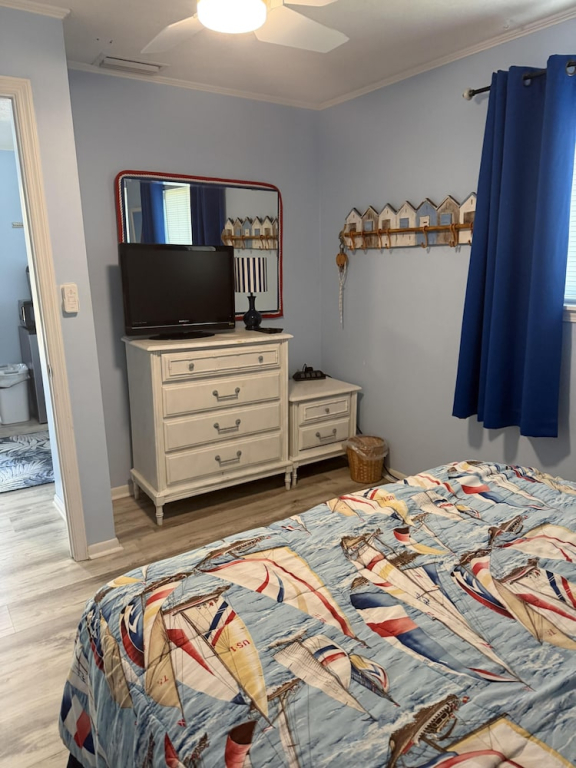 Serene 2-level Home With Wifi & Deck - Walk to Beach, 1 dog Welcome