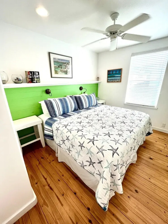 Under New Management! Dolphin Cove Sleeps 24, Private Pool & Close To Beach! 10 Bedroom Home by Redawning