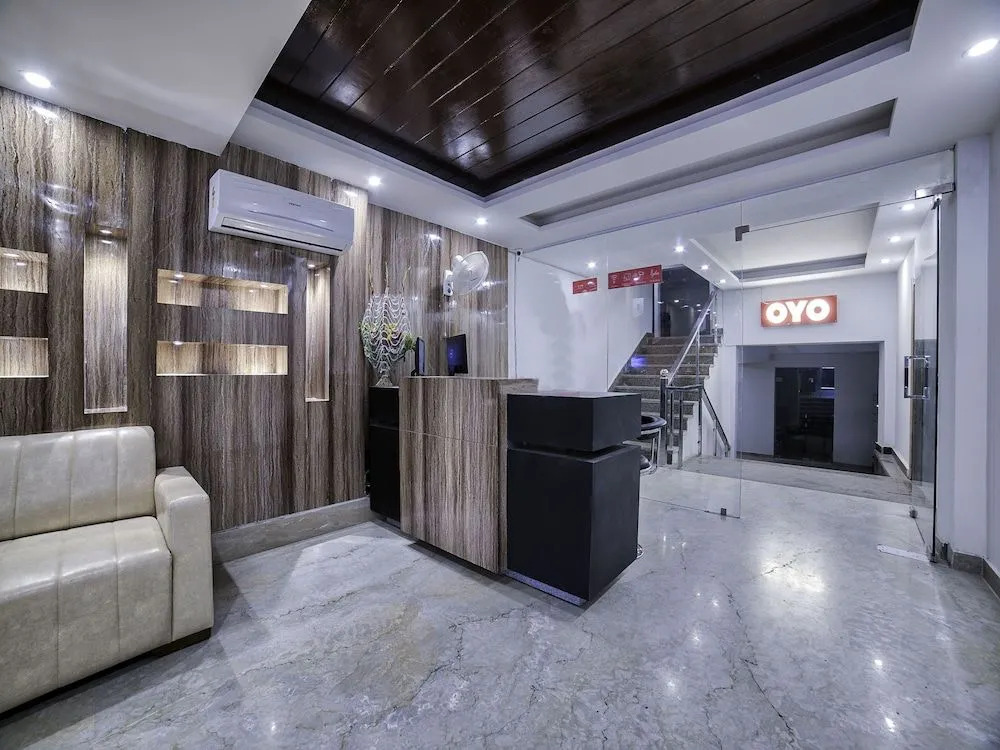 OYO 13637 Crown Residency