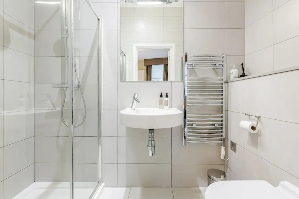 Stylish 3 Bed 3 bath in Kens High St