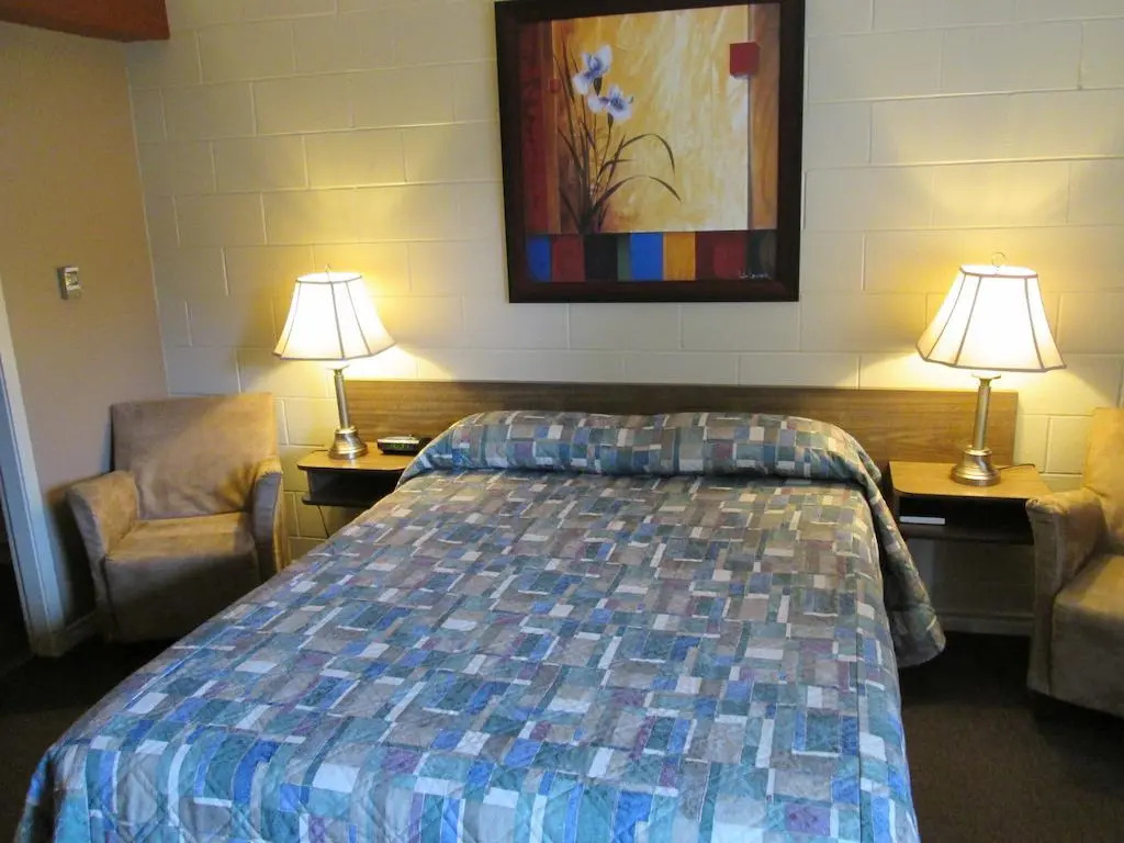 Arbutus Grove Motel