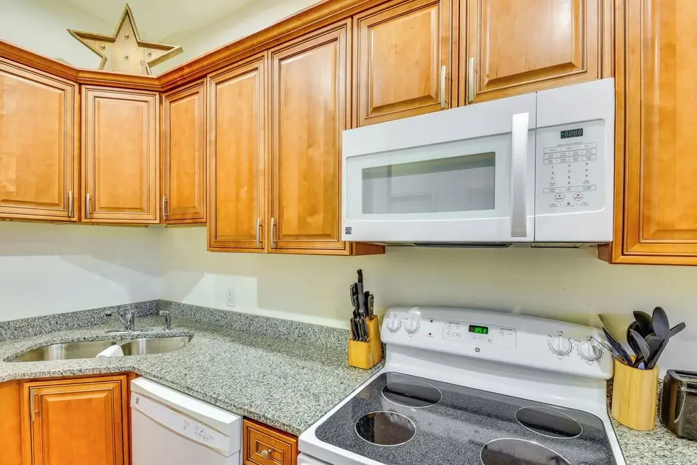 3 Mi to Warren Dunes: Sawyer Getaway w/ Fireplace!