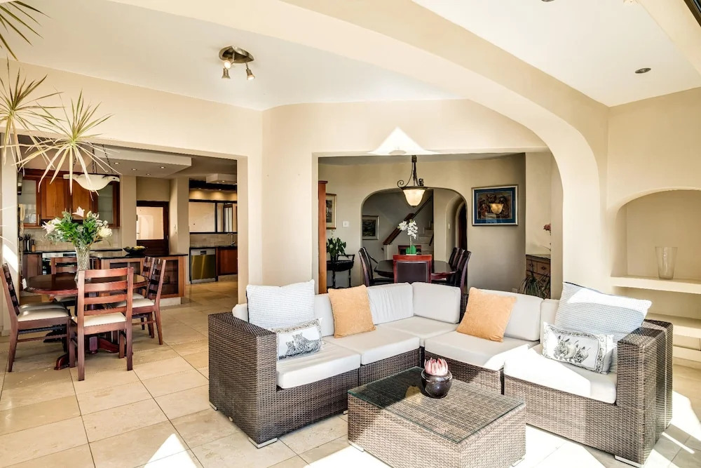 Homely Sea Point 3bd Villa w Garden Pool Kaya Eden