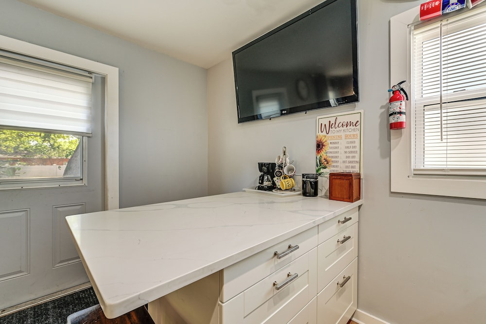 4 Mi to Hyde Park Village! Modern Escape w/ Yard