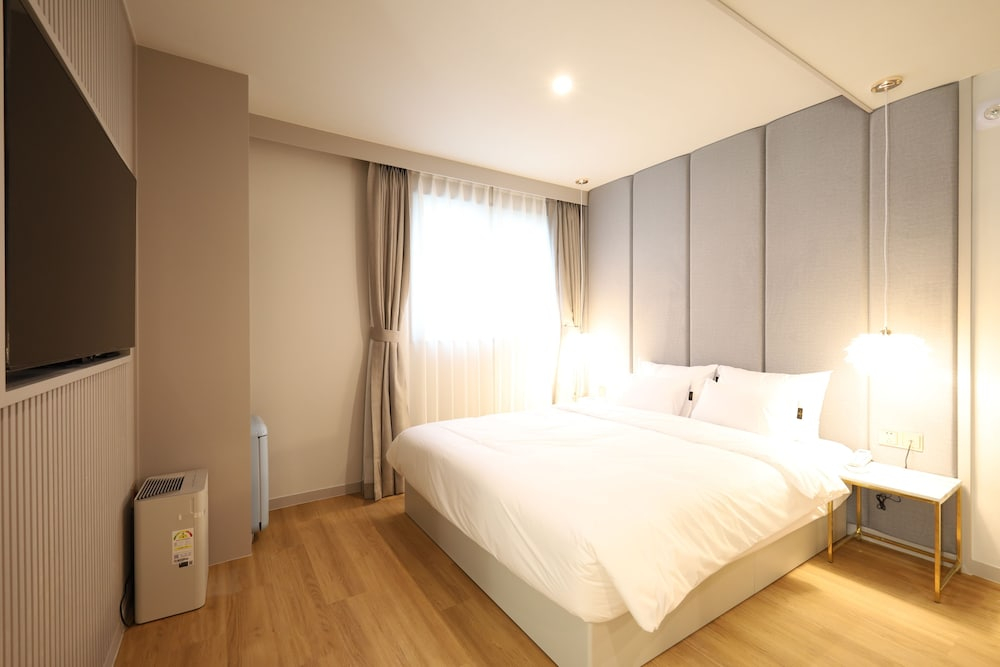 Changwon Denbasta Hotel Myeongseo
