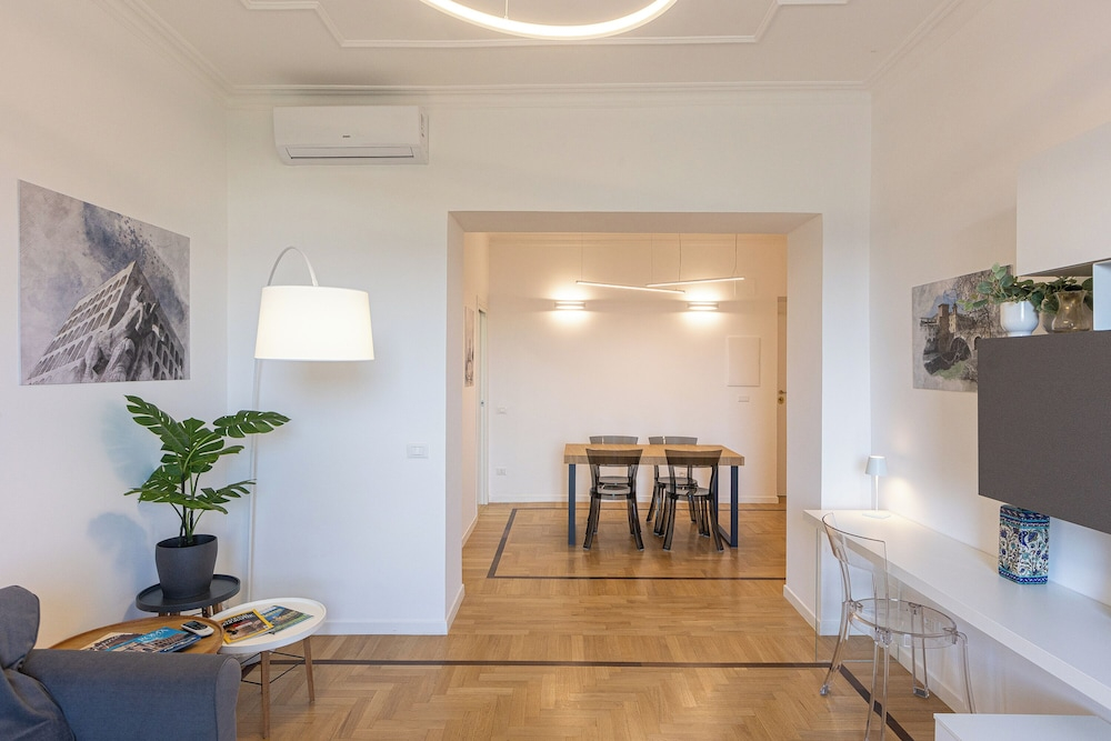 Rental in Rome Colosseo Modern Apartment