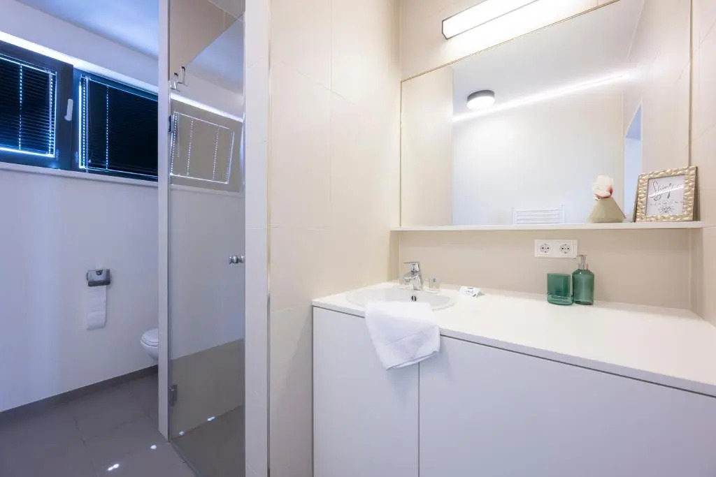 Modern City Hideaway Graz by ichbucheAT