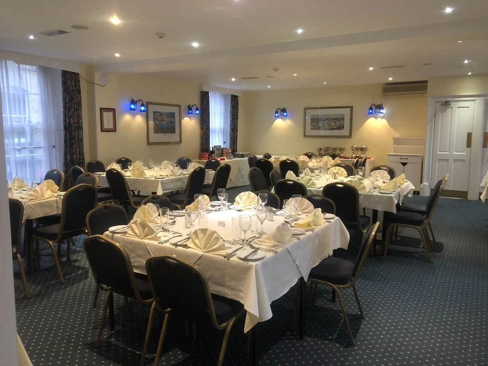 Yelfs Hotel
