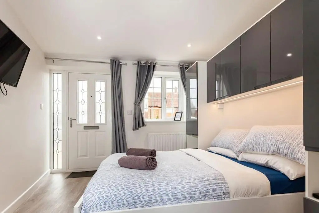 One bedroom apartment close to bracknell station with parking