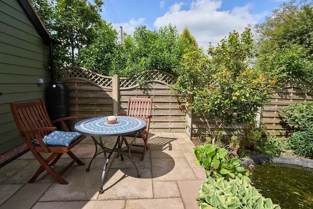 Host Stay Garden Studio