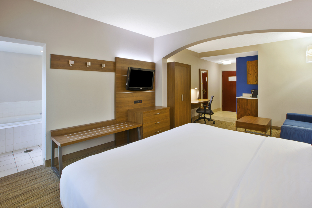 Holiday Inn Express & Suites Milford by IHG