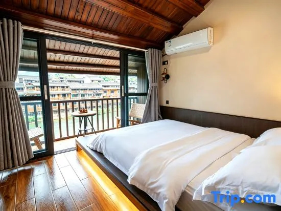 Shadow ● Day Coffee Night Wine River View Homestay