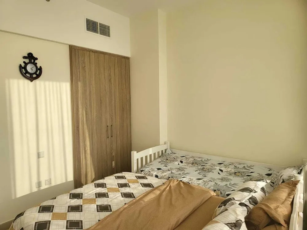 B411 Furnished Apartment With Maidroom
